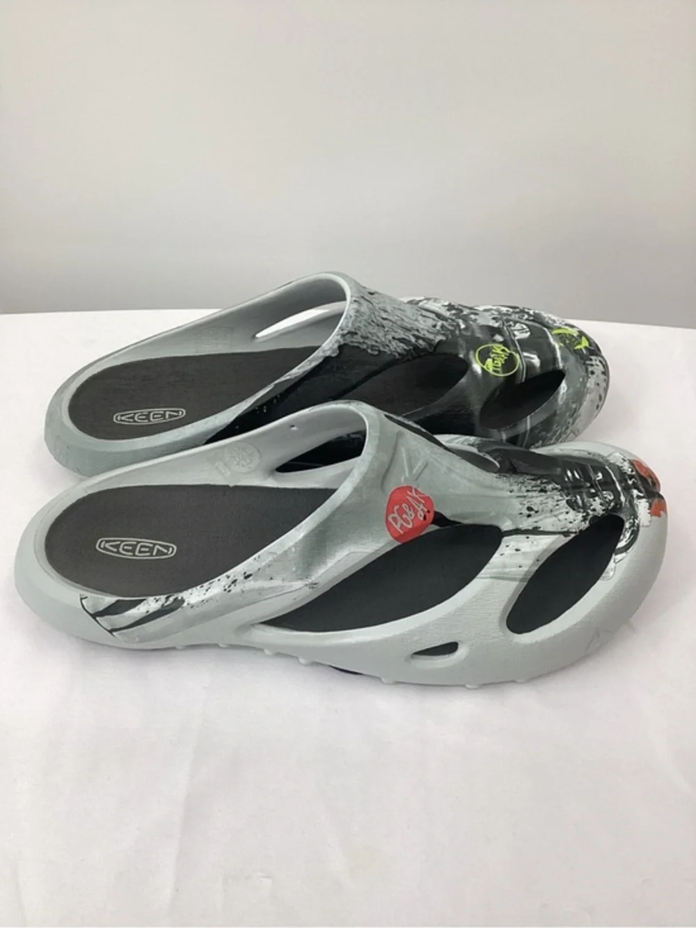 Keen Shanti Arts Gray & Black Graphic Slip-On Sandals with Neon Accents
